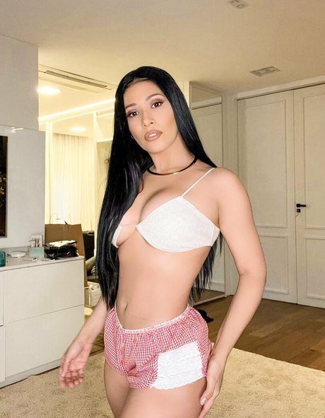 Simaria porn model pic