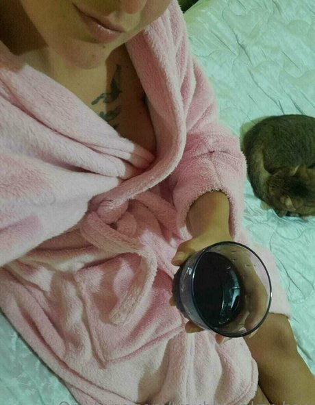 troublemaker bae naked actress picture