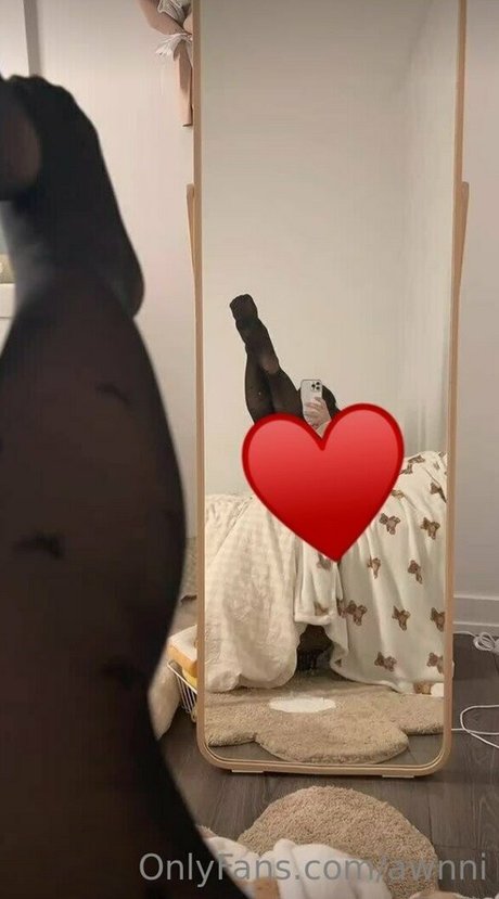 awnni model nude archive