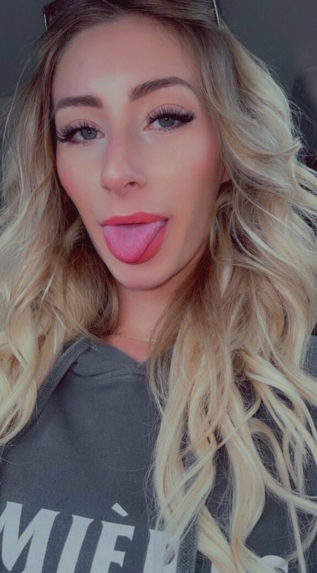 kattkennedy model exclusive img