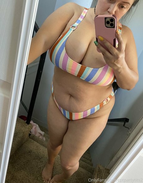 cptpartytits erotic model picture