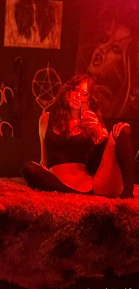 yourl3wdwaifu nudes star image