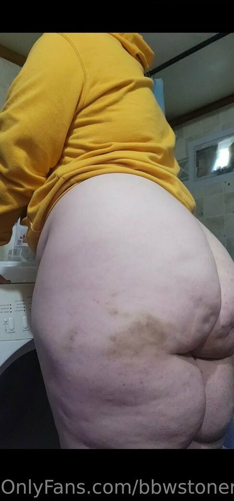 lilbbwstoner sexy pornstar pics