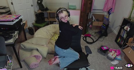 Adrianah Lee pretty actress photo