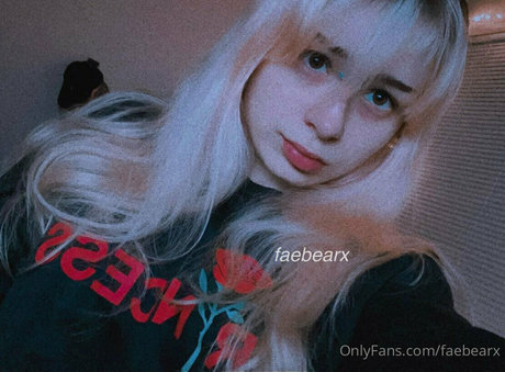 faebearx naked model photo