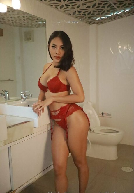 deer boodie pretty actress img