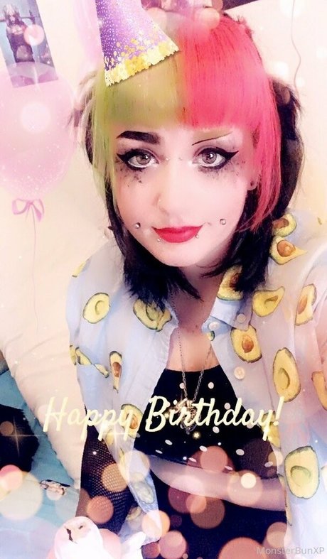 monsterbun42 naked star photo