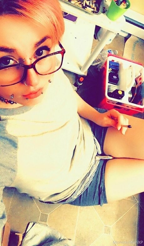 monsterbun42 pornstar erotic photo