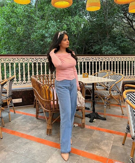 Aarushi Abrol star nice photos