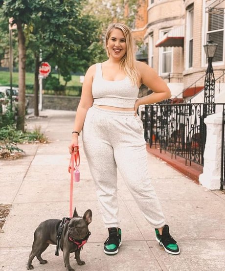 Sophie Turner pretty star photo