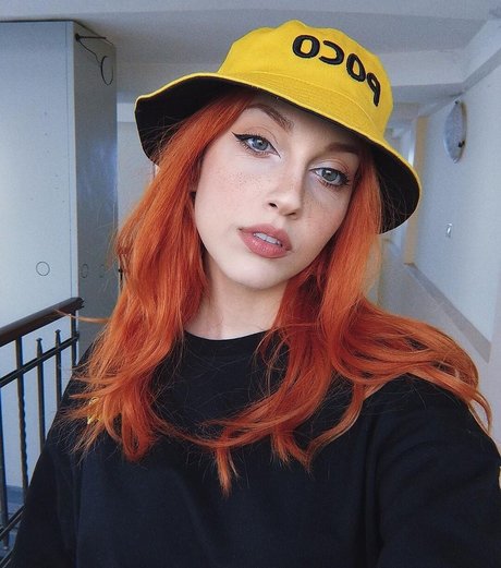 Mona Schon pornstar beautiful pictures