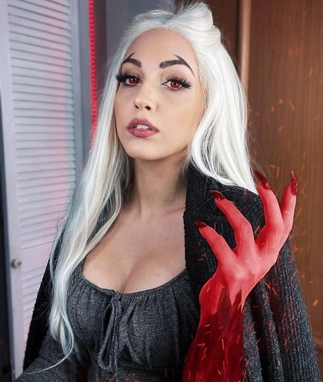 Mona Schon Profile pic