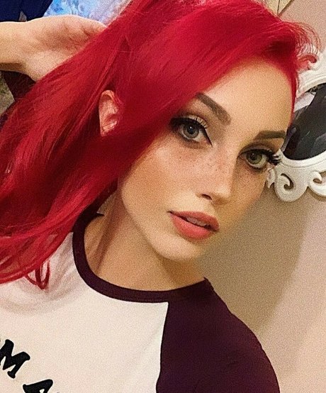 Mona Schon hot actress pictures