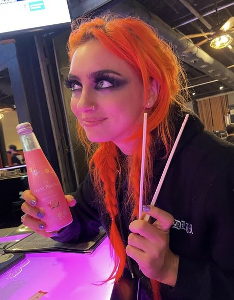 GiGi Dolan erotic star img