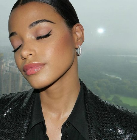 Ella Balinska beautiful star photo