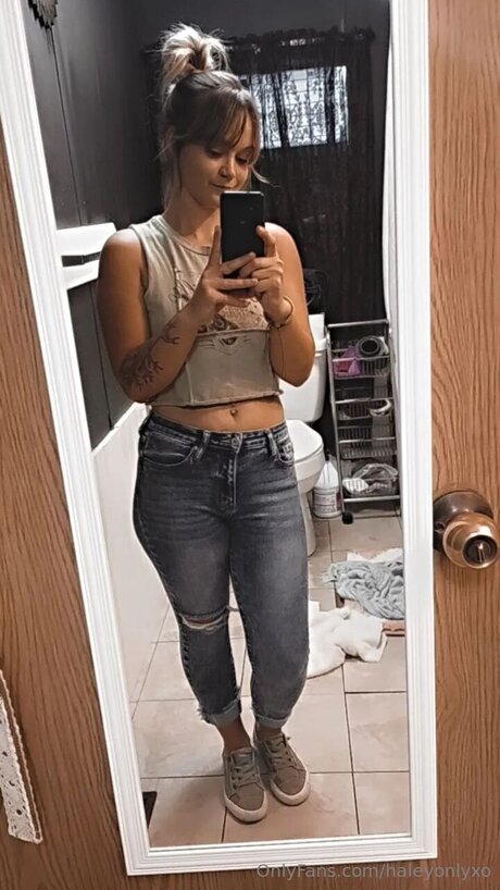 Haleyonlyxo star pornographic photo