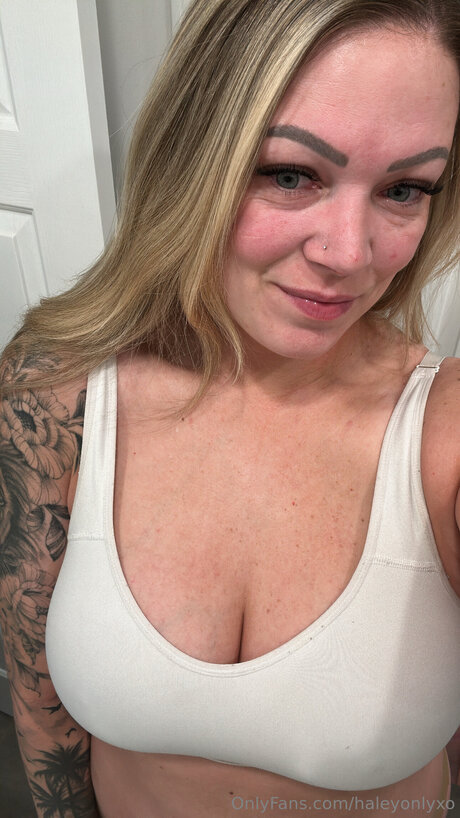 Haleyonlyxo high quality pornstar picture