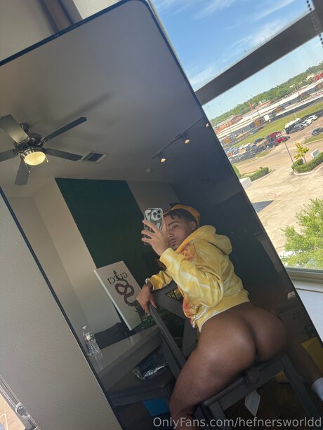 Hefnersworldd model sexy pics