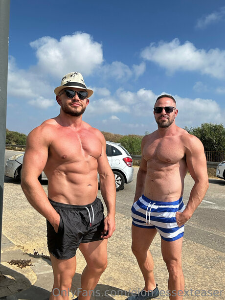 Elon Essexteaser pretty model picture