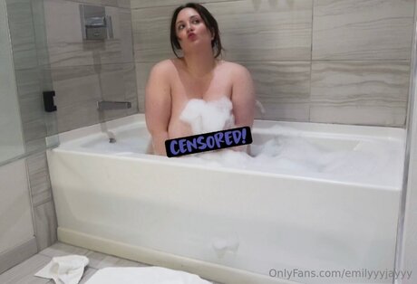 Emilyyyjayyy pornstar free pic