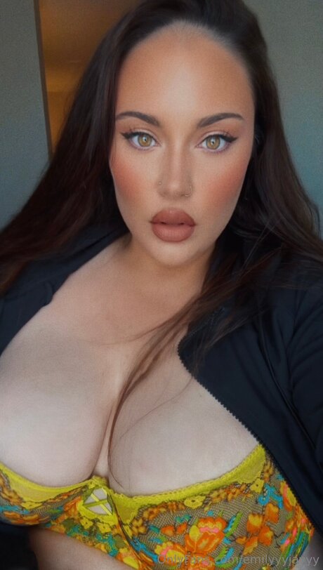 Emilyyyjayyy free actress images