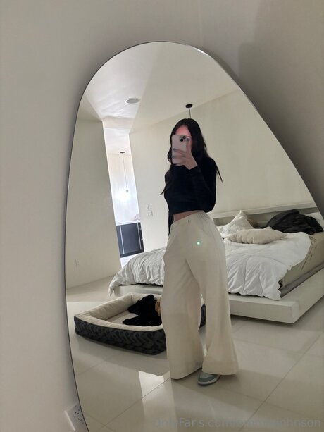 Emmiejohnson model adult pictures