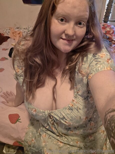 Darksideoflittlered model erotic photo