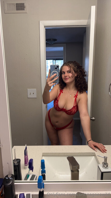 Corinnagoeswild model nudes pics