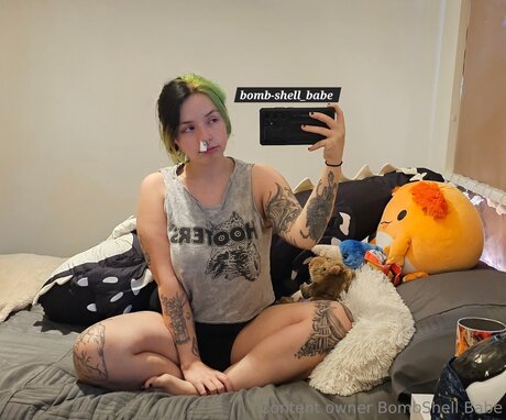 Bomb Shell Babe nude pornstar gallery