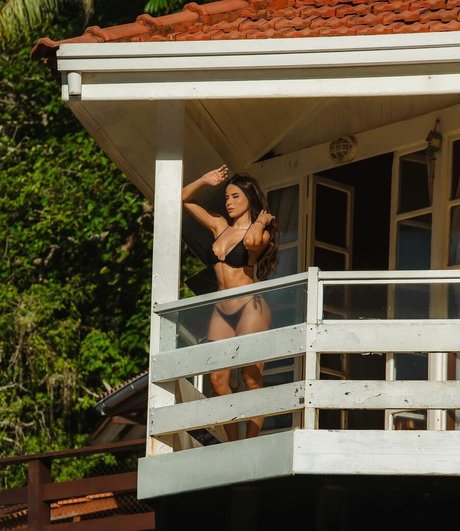 Thay Lupi pornstar free photo