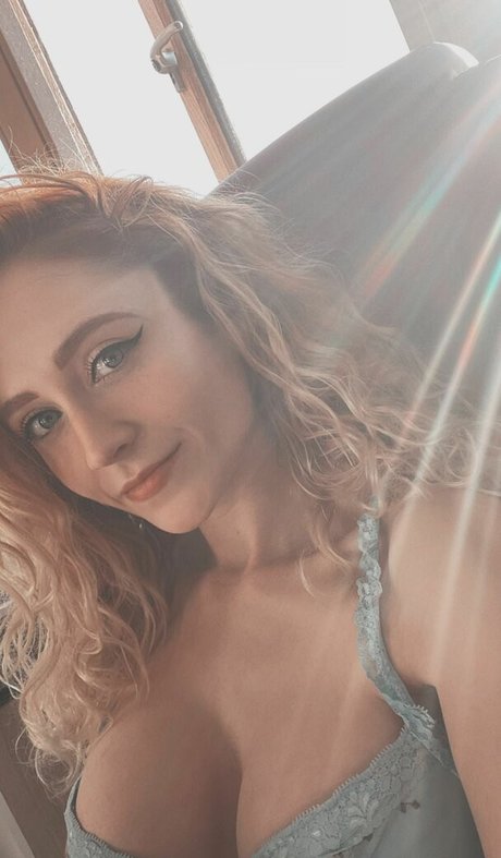 Janet Devlin nice pornstar pic