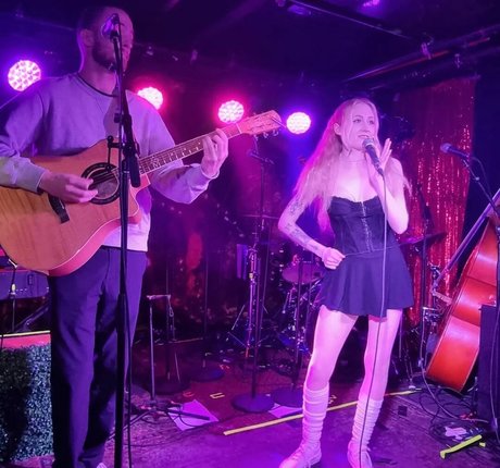 Janet Devlin hd pornstar pictures