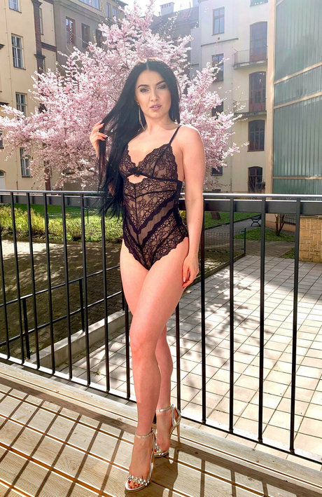 belladiablo pretty model img