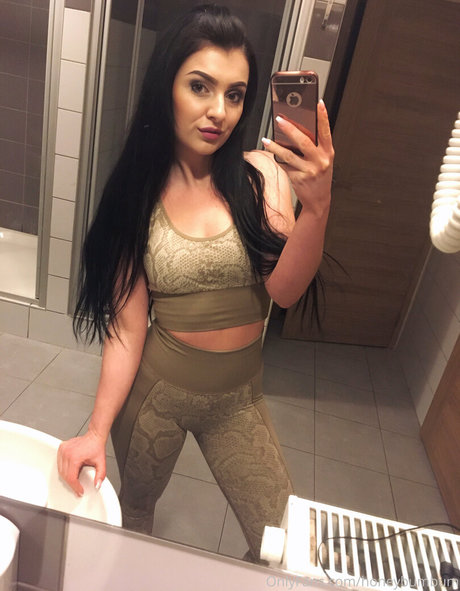 belladiablo sexy actress photo