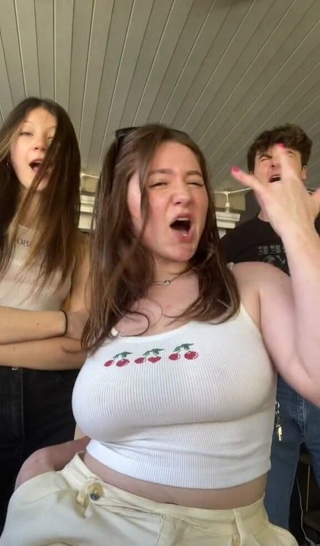 Emma Kenney model porn image