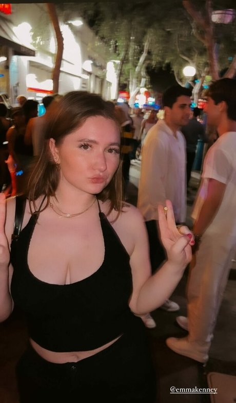Emma Kenney porn actress pic