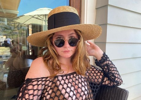 Emma Kenney hot pornstar img