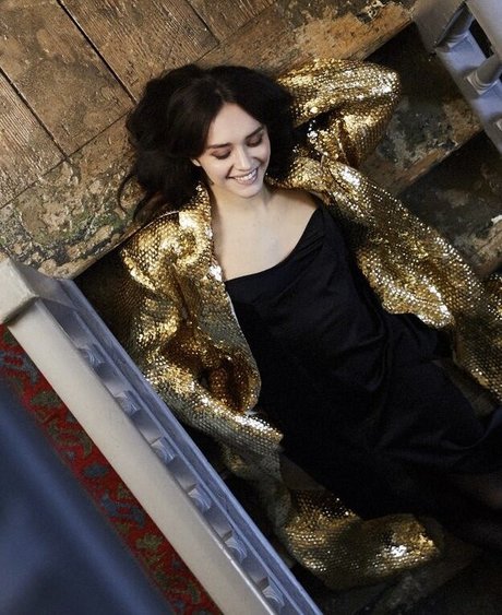 Olivia Cooke art star photos