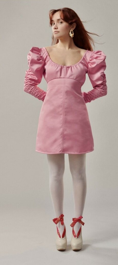 Olivia Cooke art model image