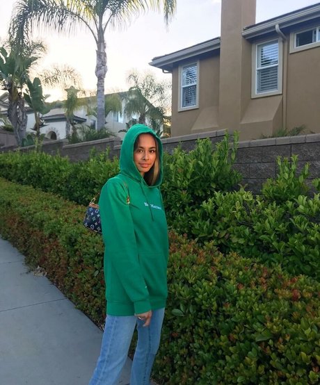 Buhnny nude star pictures