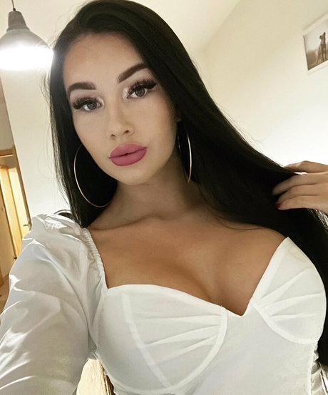 ariaphoenixfree beautiful model archive