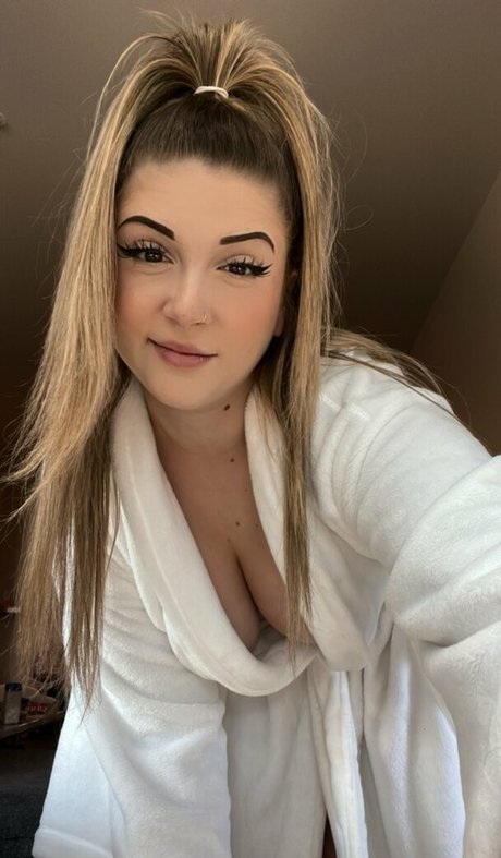 Dolly Mattel hot model pic