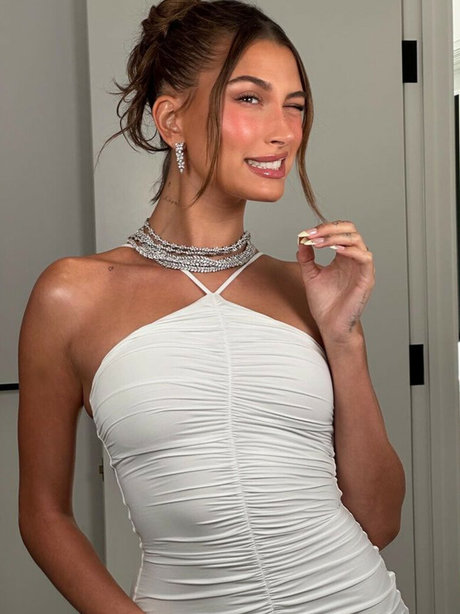 Hailey Baldwin Bieber model beautiful galleries