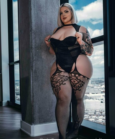 curvygirlteam star nude photo