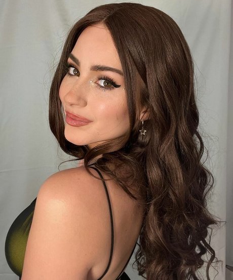 Palmbee sexy actress pic