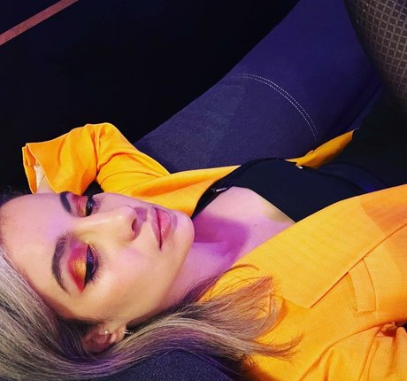 Laure Valee star images