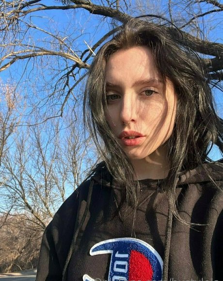 bustylola pornstar nude images