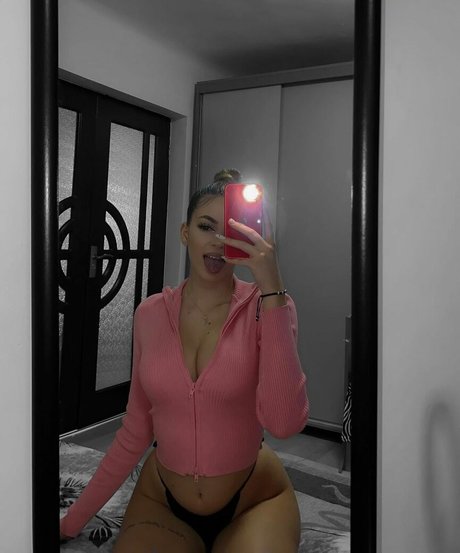 close up onlyfans adult picture