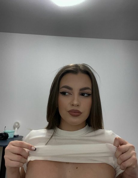 biee 20 sexy pornstar pics