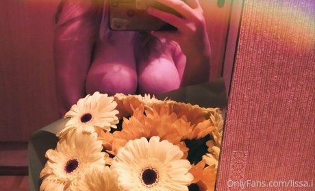 Lissaviip pretty model photo